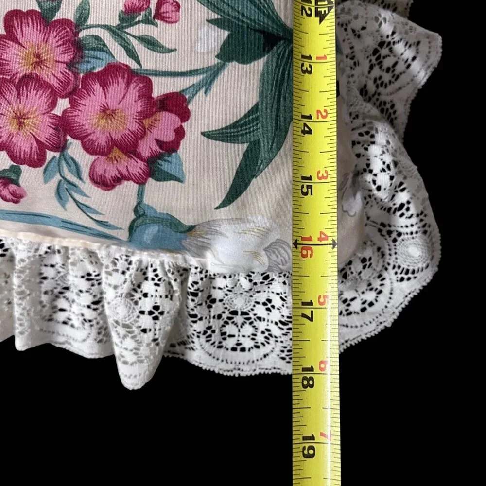 Vintage Floral Throw Pillows Lace Trim Granny Cottagecore Set of 2 Flowers Decor